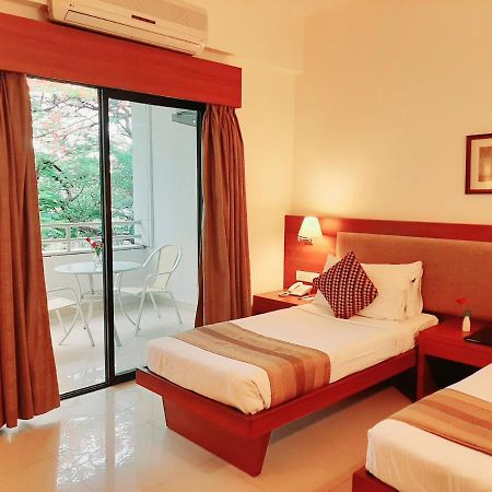 Hotel Phoenix Koregaon Park Pune Exteriör bild