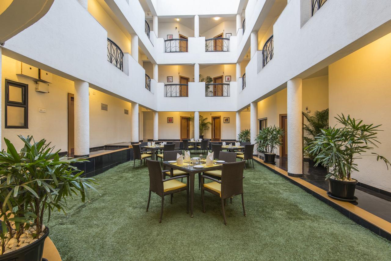 Hotel Phoenix Koregaon Park Pune Exteriör bild