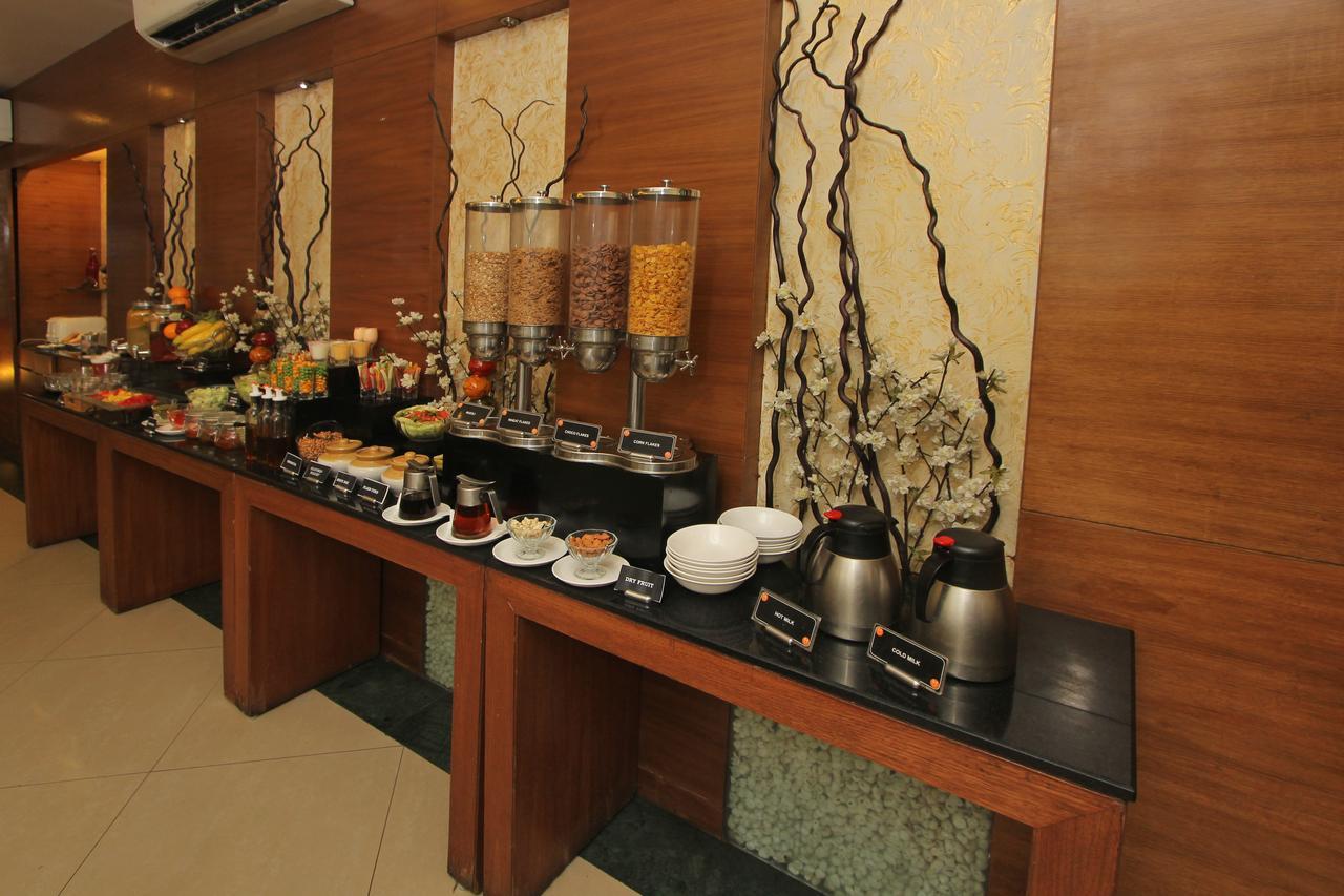 Hotel Phoenix Koregaon Park Pune Exteriör bild