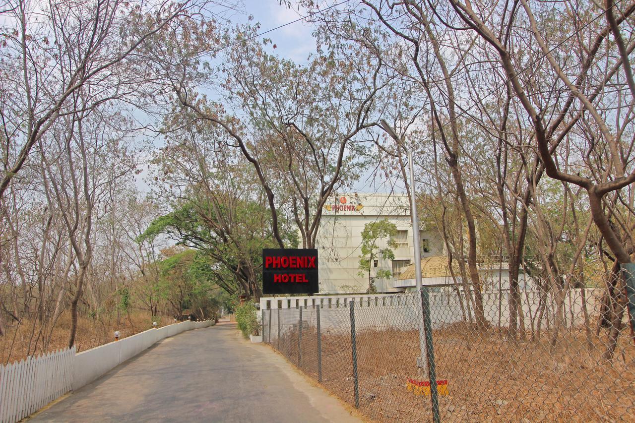 Hotel Phoenix Koregaon Park Pune Exteriör bild