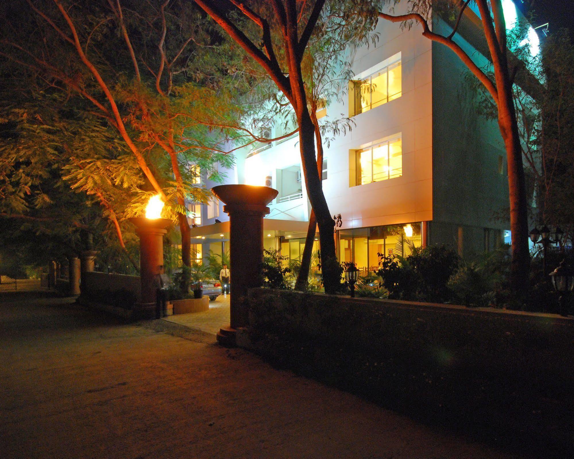 Hotel Phoenix Koregaon Park Pune Exteriör bild