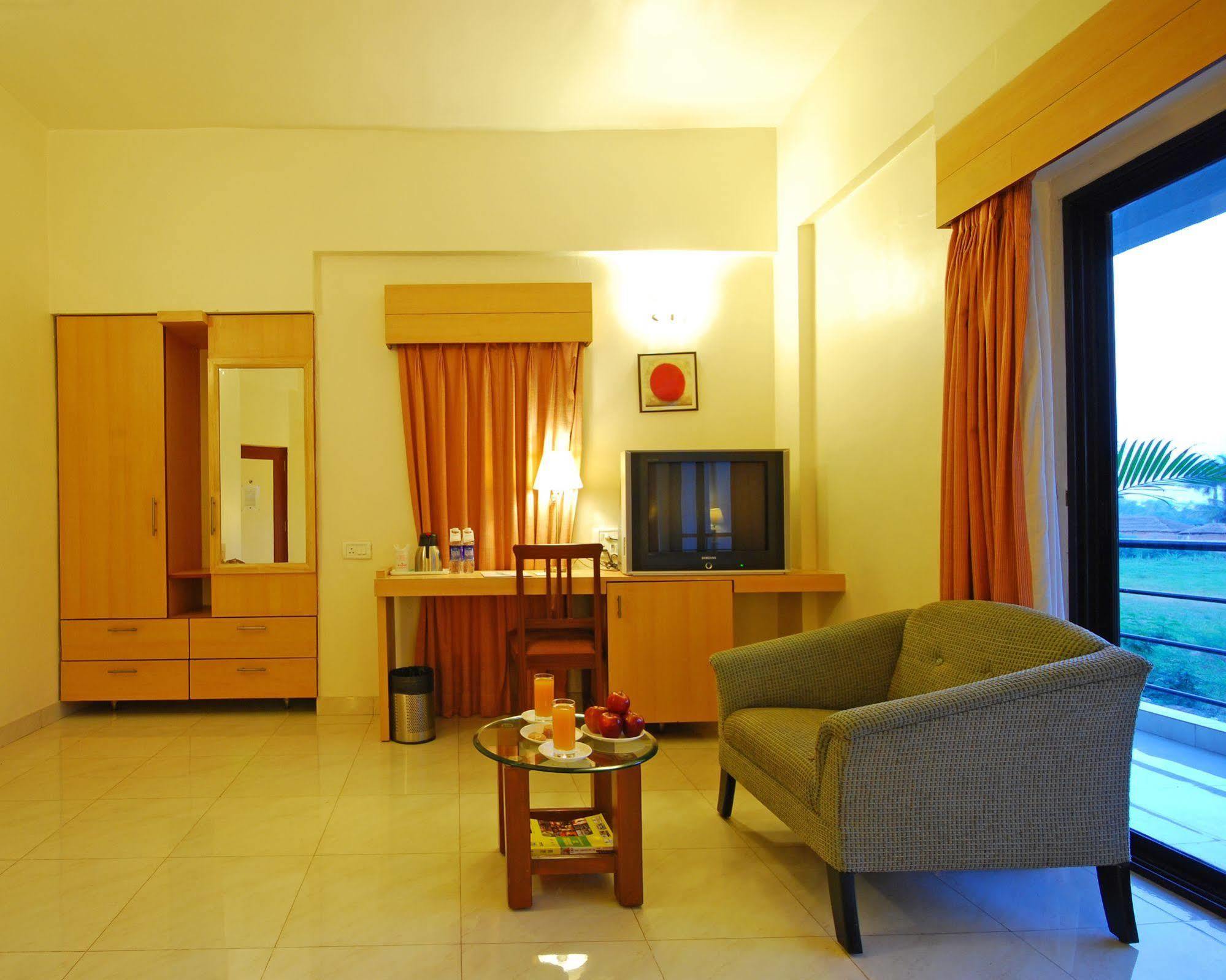 Hotel Phoenix Koregaon Park Pune Exteriör bild