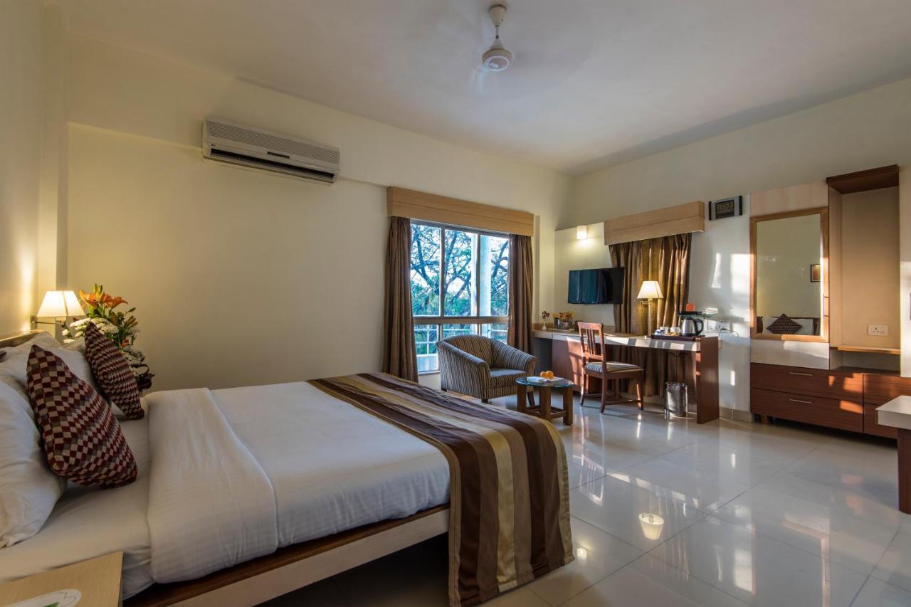 Hotel Phoenix Koregaon Park Pune Exteriör bild