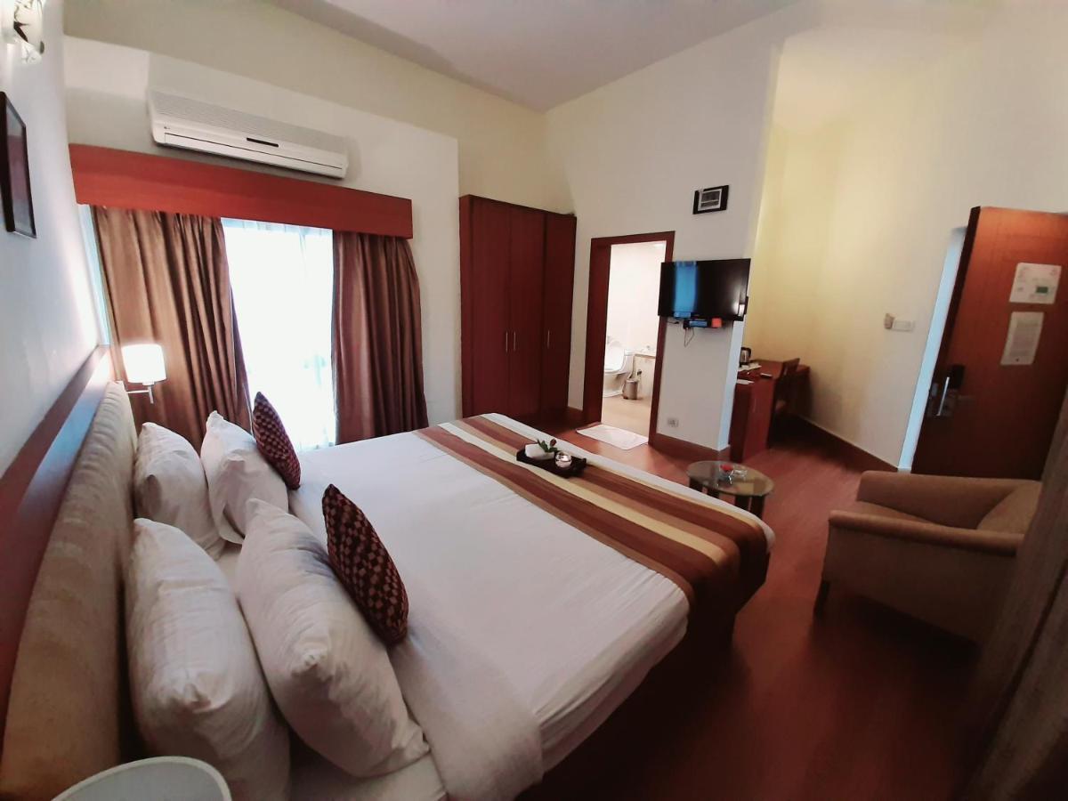 Hotel Phoenix Koregaon Park Pune Exteriör bild