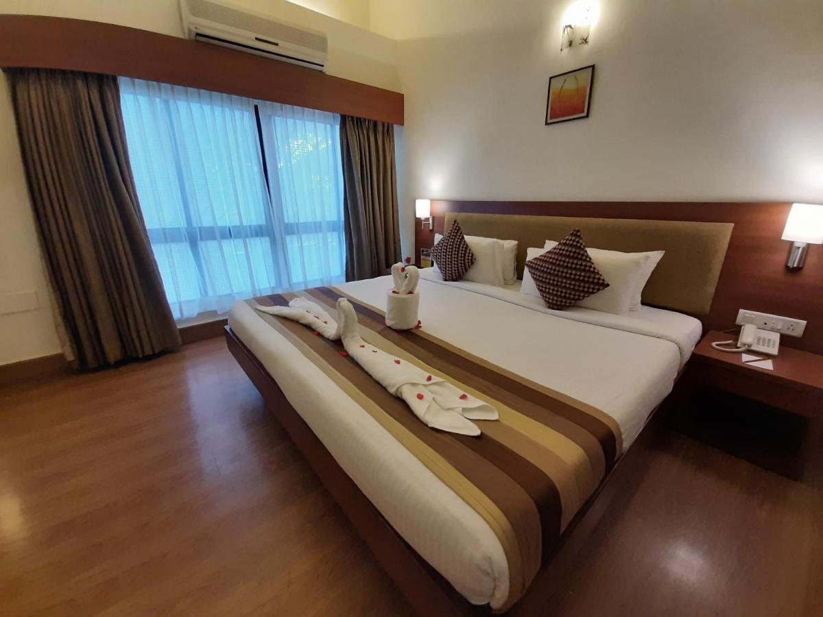 Hotel Phoenix Koregaon Park Pune Exteriör bild