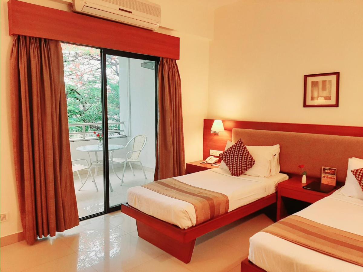 Hotel Phoenix Koregaon Park Pune Exteriör bild